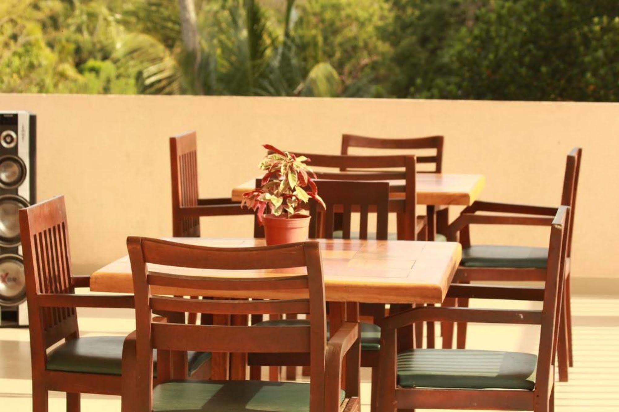 Pearl City Hotel 티사마하라마 외부 사진