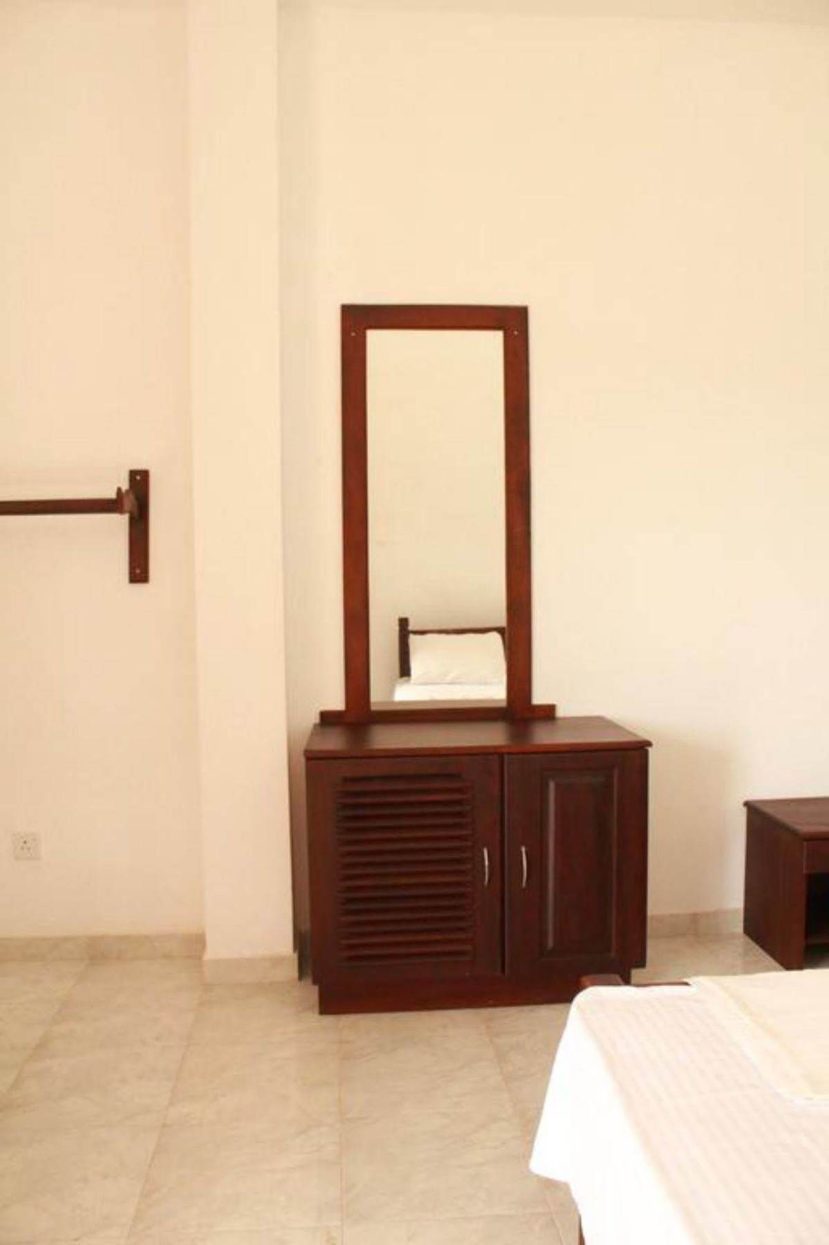 Pearl City Hotel 티사마하라마 외부 사진